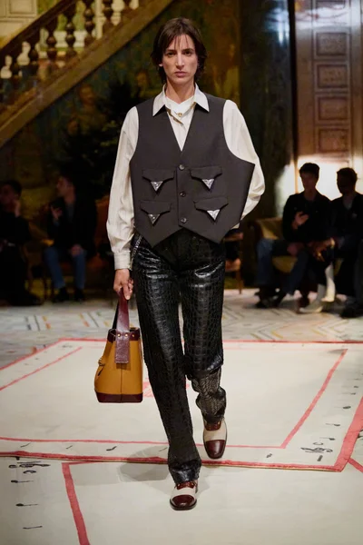 Look 29